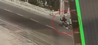 Hatay'da 2 Motosikletin Çarpismasi Güvenlik Kamerasina Yansidi Haberi