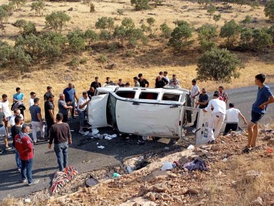 Mardin'de Hafif Ticari Araç Takla Atti Açiklamasi 5 Yarali