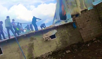 Özalp'te Yildirim Düsmesi Sonucu Yangin Çikti