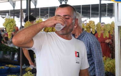 Adana Sicaginda Vatandaslar Ev Yapimi Gazoz Ile Serinliyor