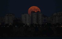Antalya'da Süper Ay Manzarasi Hayran Birakti