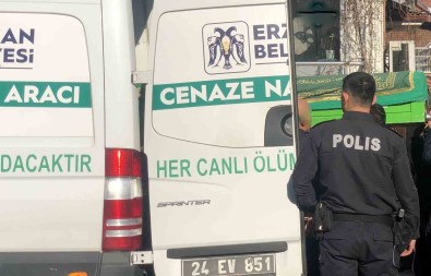 Araç Içerisinde Kalp Krizi Geçiren Kamyon Sürücüsü Vefat Etti