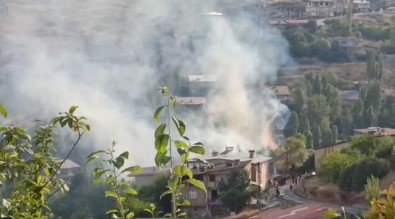 Hakkari'da Mahallede Çikan Yangin Korkuttu