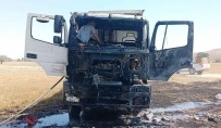 Kütahya'da Yanan Kamyon Hurdaya Döndü Haberi