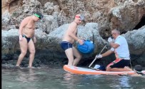 Lüks Yatla Tura Çikip, Çöp Toplamak Için Yarisiyorlar