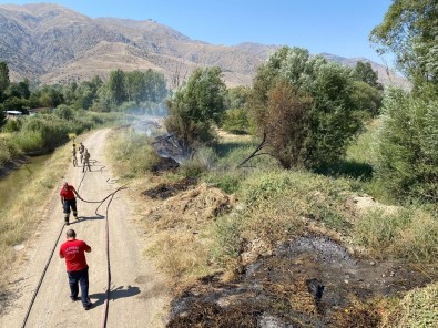 Örtü Yangini Büyümeden Söndürüldü