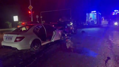 Alkollü Sürücü Kirmizi Isikta Bekleyen Araçlarin Arasina Daldi Açiklamasi 5 Yarali