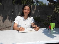 Esinin Itirazina Ragmen Kararindan Vazgeçmeyerek Ilçenin Tek Kadin Muhtari Oldu