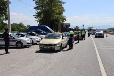 Jandarma Trafikte Affetmedi Açiklamasi 622 Araç Ile 185 Sürücü Trafikten Men Edildi