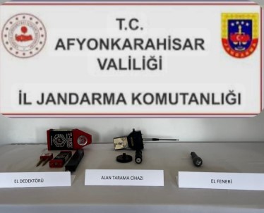 Jandarmayi Görünce Kaçan Define Avcilari Kovalamaca Sonrasi Yakalandi