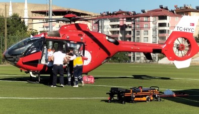 Kazada Yaralanan Yaya Hava Ambulansi Ile Malatya'ya Sevk Edildi
