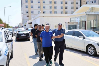 Kimlik Soran Polise Tasla Saldiran 5 Süpheli Tutuklandi