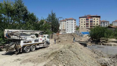Menfez Çalismasi Sirasinda Akima Kapilan Genç Yaralandi