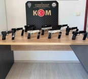 Otomobilin Bagajinda Ruhsatsiz 10 Tabanca Ele Geçirildi Haberi