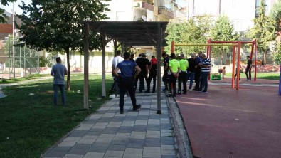Parkta Silahli Saldiriya Ugrayan Genç Yaralandi