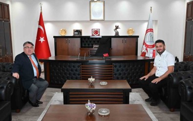 Rektör Özölçer, Dekan Akpinar'i Makaminda Kabul Etti