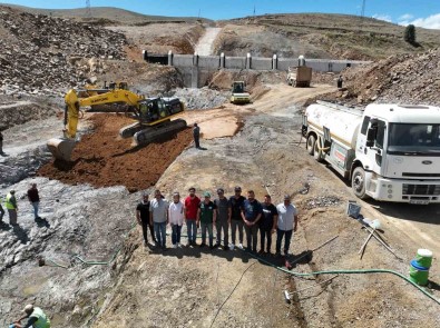 Yelpinar Göleti Insaatinda Gövde Dolgusu Basladi