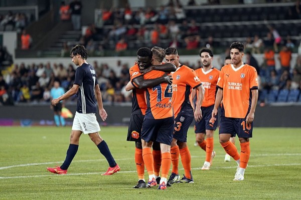 Deplasmanda tur keyfi! Başakşehir La Fiorita'yı 4-0 yenerek bir üst tura yükseldi...
