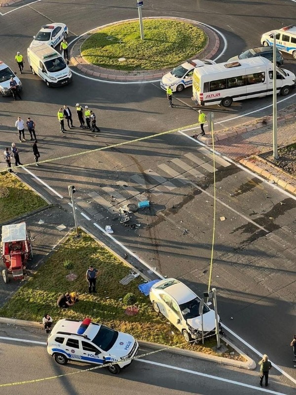 Otomobil ile traktör çarpıştı: 1 ölü, 1 yaralı