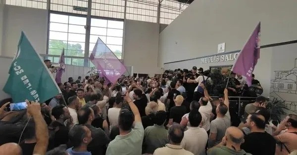 AK Partili Atmaca’dan Tugay’a: Arbedeye sebep olan memurlar değil sizsiniz