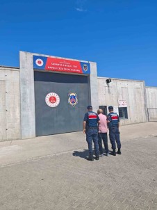 22 Yil 1 Ay Kesinlesmis Hapis Cezasi Vardi, Jandarmadan Kaçamadi