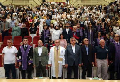 ERÜ Dis Hekimligi Fakültesi 15. Dönem Mezunlarini Verdi