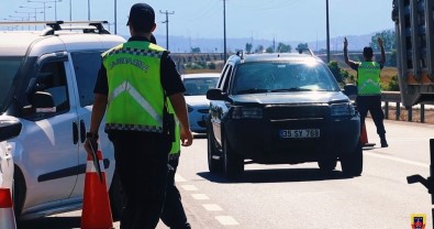 Jandarma Yol Kontrollerinde 468 Kisiyi Yakaladi