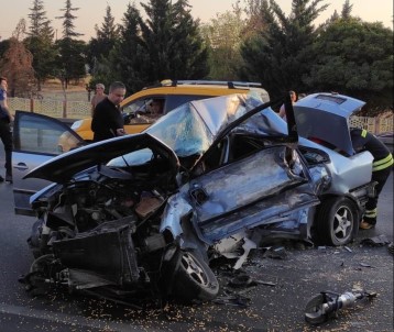 Konya'da Tir Ile Çarpisan Otomobildeki 2 Kisi Hayatini Kaybetti