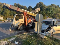 Sakarya'da Kamyonet Ile Otomobil Çarpisti Açiklamasi 3 Yarali Haberi