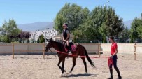 Büyüksehir'in Binicilik Egitimlerinde Yeni Dönem Kayitlari Basladi Haberi