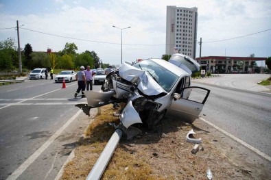 Direksiyon Kontrolünü Kaybetti, Aydinlatma Diregini Devirdi
