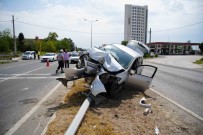 Direksiyon Kontrolünü Kaybetti, Aydinlatma Diregini Devirdi Haberi