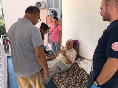 Herkes Öldü Sandi, Merdivenle Eve Girildiginde Uyudugu Ortaya Çikti