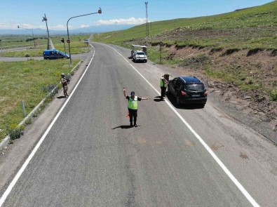 Kars'ta Jandarmadan Huzur Ve Güven Uygulamasi