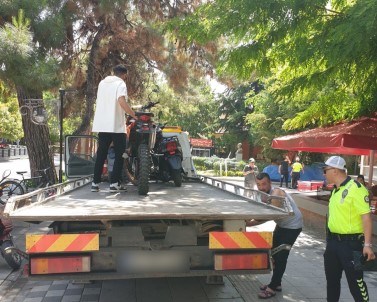 Kirklareli'nde Trafik Denetimlerinde 2 Bin 215 Araç Kontrol Edildi