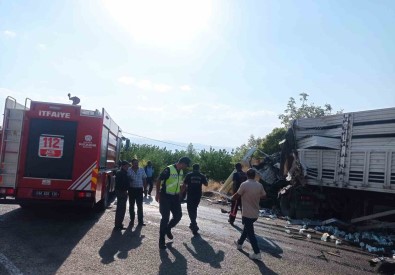 Tir Ile Kamyon Kafa Kafaya Çarpisti Açiklamasi 1 Ölü, 1 Yarali