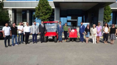 ÇOMÜ'ye 'Daha Yesil Sürdürülebilir Bir Üniversite' Sloganiyla 2 Elektrikli Araç Kazandirildi