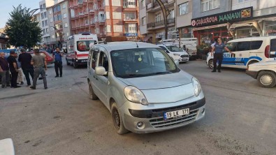 Hafif Ticari Aracin Çarptigi Ayakkabi Boyacisi Yaralandi