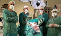 Siirt Egitim Ve Arastirma Hastanesinde Ilk Defa Açik Radikal Prostatektomi Ameliyati Gerçeklestirildi