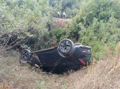 Uçurumdan Uçan Otomobildeki 2'Si Çocuk 3 Kisi Yaralandi