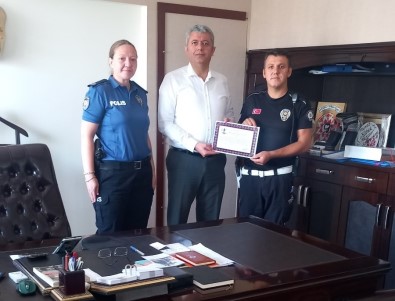 Akhisar'daki Kadina Siddet Olayina Müdahale Eden Polise Basari Belgesi