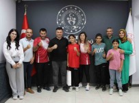 Basarili Sporcuya Hediye Verdi Haberi