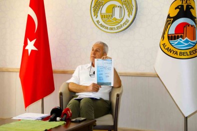 Baskan Özçelik'ten Esnafa Çagri Açiklamasi 'Ruhsatinizi Alin'