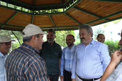 Baskan Palancioglu TOKI Semt Pazari'ni Gezdi