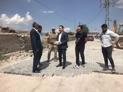 Digor'da Köylere Kilitli Parke Tas Yol Yapimi Sürüyor