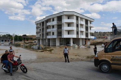 DSI'nin Baraj Borusu Patladi, Su Dagi Olustu