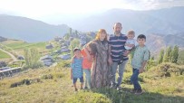 Fransiz Gelin 12 Yildir Yaz Tatilini Artvin'de Esinin Köyünde Geçiriyor