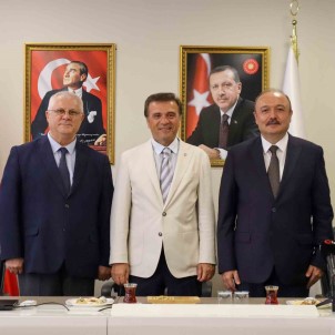 Istanbul Esenyurt Üniversitesi'nde Devir Teslim Töreni Yapildi