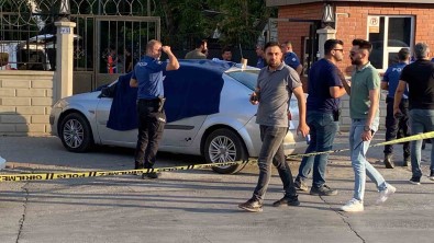 Karisini 30 Biçak Darbesiyle Öldürmesine Oglu Sahit Olmus