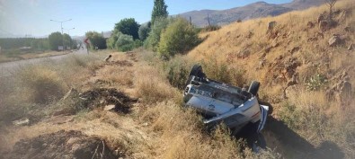 Malatya'da Otomobil Sarampole Devrildi